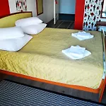 Meteor Bed and Breakfast 3*