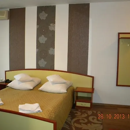 Meteor Nocleg ze śniadaniem 3*