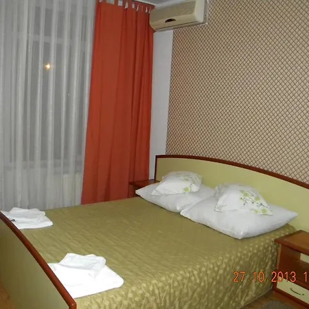 Meteor לינה וארוחת בוקר